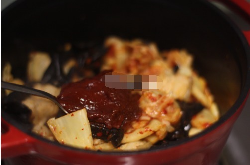 冬天|冬天吃这锅味美,比火锅简单省事,鲜美香辣,连汤汁拌饭都很好吃