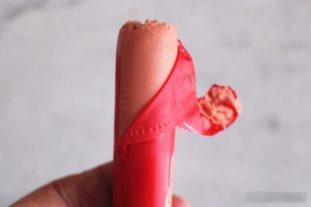 外皮|吃了这么久火腿肠,才知道按一下这地方,外皮一碰就开了,真简单