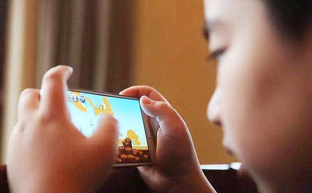 孩子|十张讽刺插图,揭示孩子现代童年和过去童年区别,家长看完会沉默