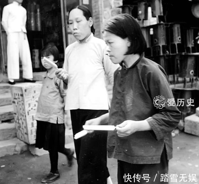 老照片:民国时的冰棍贩卖,时髦而奢侈,穷苦人家吃不起