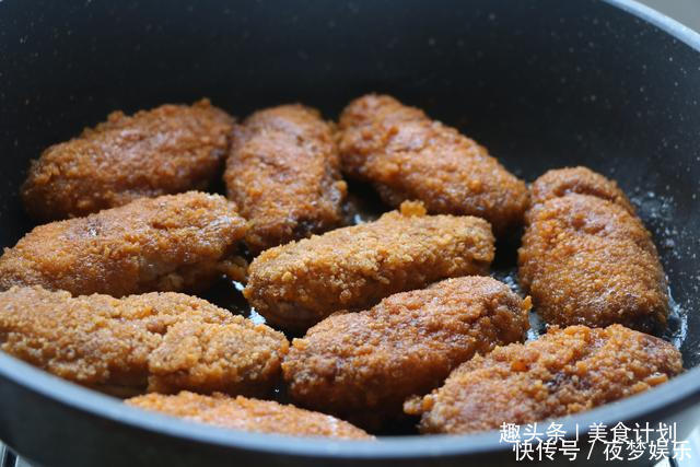  年夜饭，鸡翅别再红烧了，简单一做，外焦里嫩，比油炸更健康！
