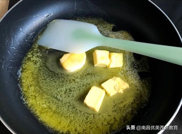 奶粉|自制零食牛轧饼干，仅仅是多了一层糖心，饼干美味瞬间提升