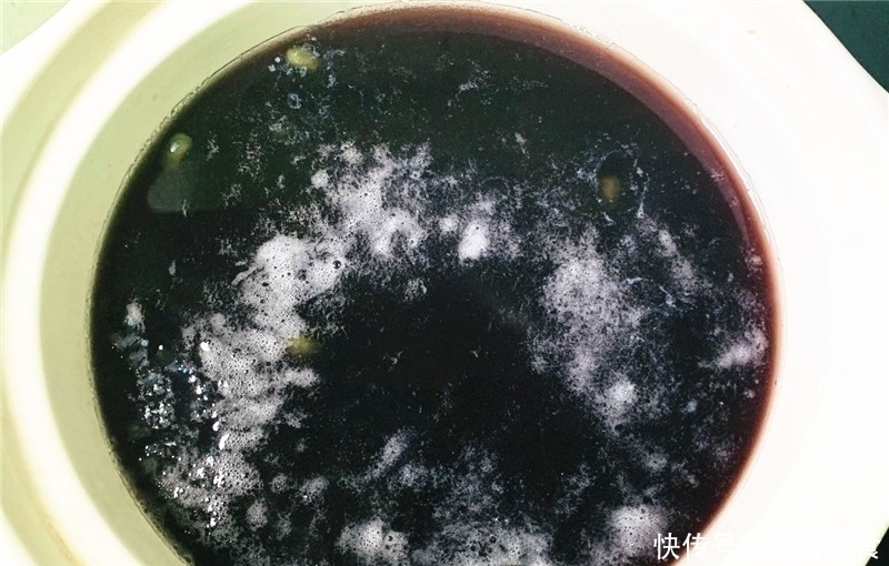 干黑豆|此物是天然黄体酮，女人多吃，补血养颜显年轻，还有很多人不清楚