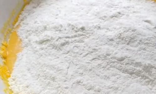 玉米面|玉米面别烙饼啦,试试这样做,3元成本做1筐,小巧迷你,比肉还香