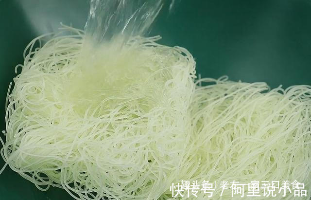 自从学会粉丝这么做,老公天天抢着吃,香辣美味,给红烧肉都不换