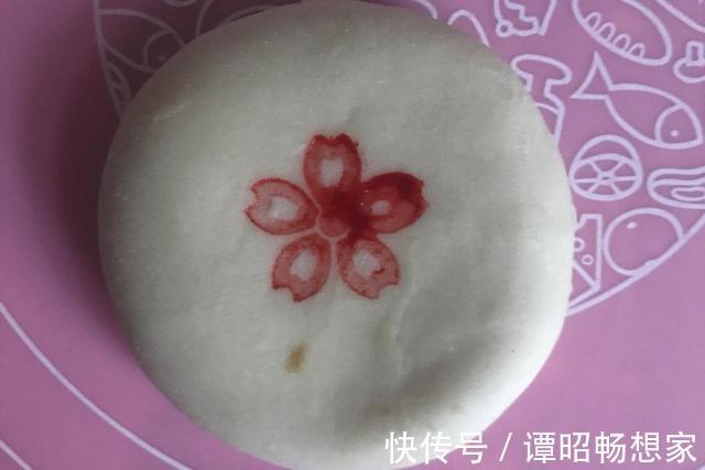 中式点心白皮酥做法，猪油和面静置半小时，成品香酥还不腻