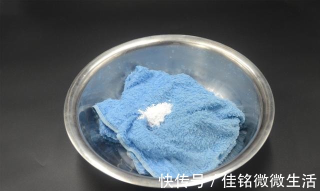 不管毛巾多脏多黄,试试这样泡一泡,洗完的毛巾又软又干净,实用!