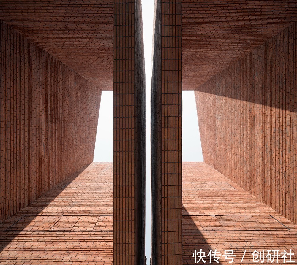 彩平|陶仓艺术中心/裸筑更新