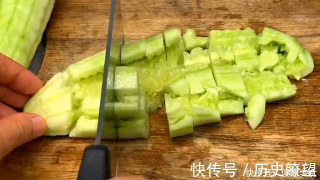 饭店48元的凉拌黄瓜,原来多加了这2步,学会做给家人吃,太香了