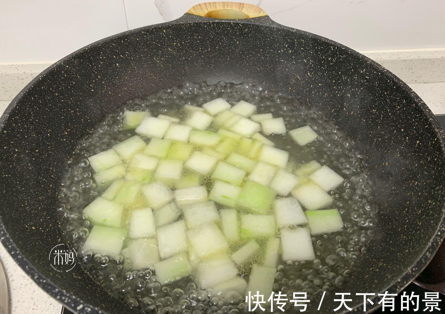 煮汤|夏天这瓜便宜又营养，1块5一斤，用来煮汤，降火解暑，鲜美好喝