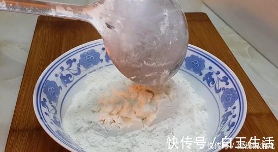 酥脆|早上给家人炸点油饼，一口酥脆，搭上一碗豆腐脑，吃完浑身舒坦