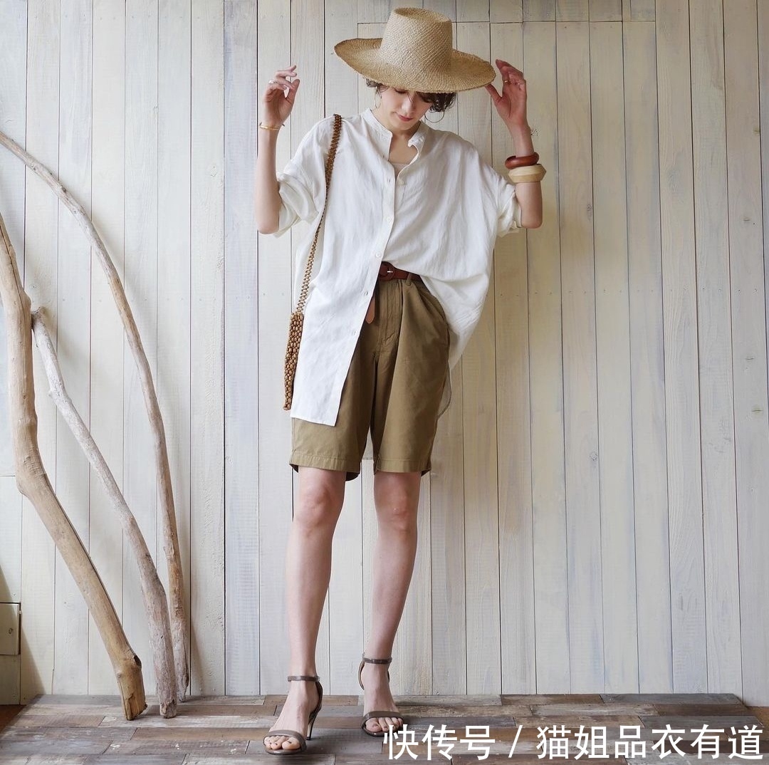 露肤|今夏穿衬衫,不流行直接塞裤腰了!这5个技巧拿去用,洋气又时髦