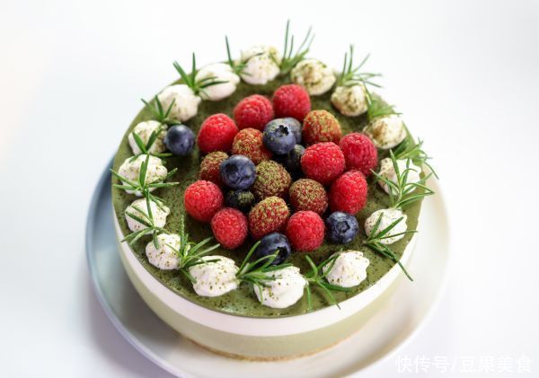 热牛奶|#我的养生日常-远离秋燥# ?抹茶慕斯蛋糕?