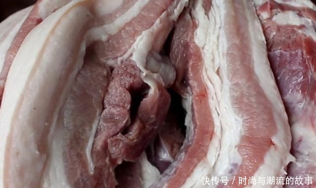 腌制腊肉时,食盐和肉比例一定掌握好,很多人不懂,难怪又腥又臭