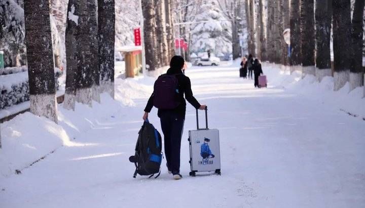 鲁东大学这场雪！太！大！了