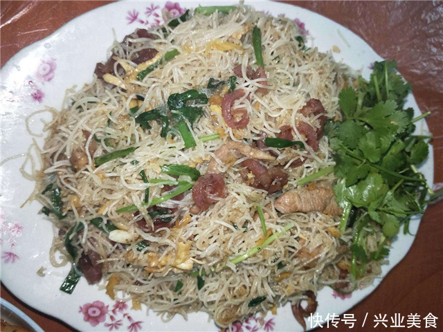 休假在家,媳妇下厨做大餐犒劳,晒朋友圈,邻居要带酒过来蹭饭!