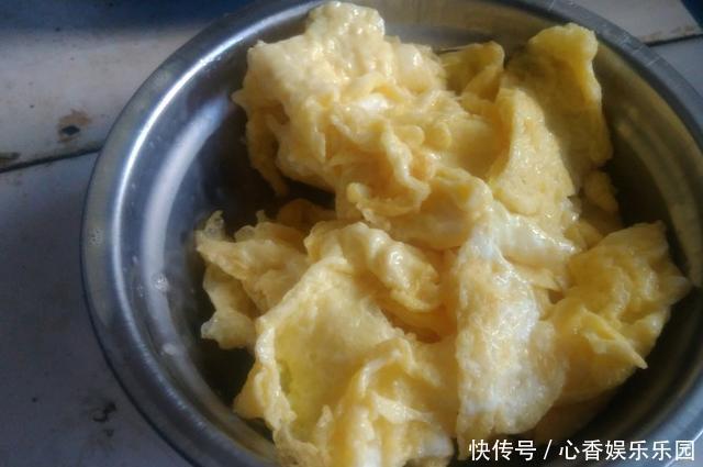  炒牛肉时，大厨都不用“淀粉”，只要加上它，牛肉嫩滑还不老