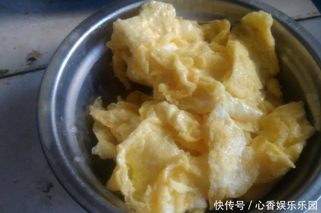 炒牛肉时,大厨都不用“淀粉”,只要加上它,牛肉嫩滑还不老