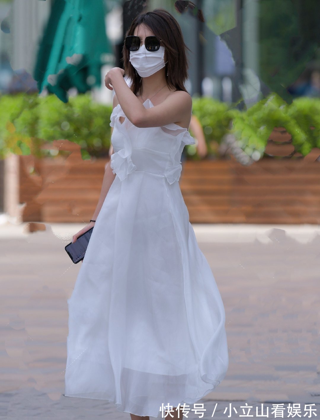 时尚|白色包臀连衣裙搭配高跟鞋,清凉舒适,时尚不失优雅干练