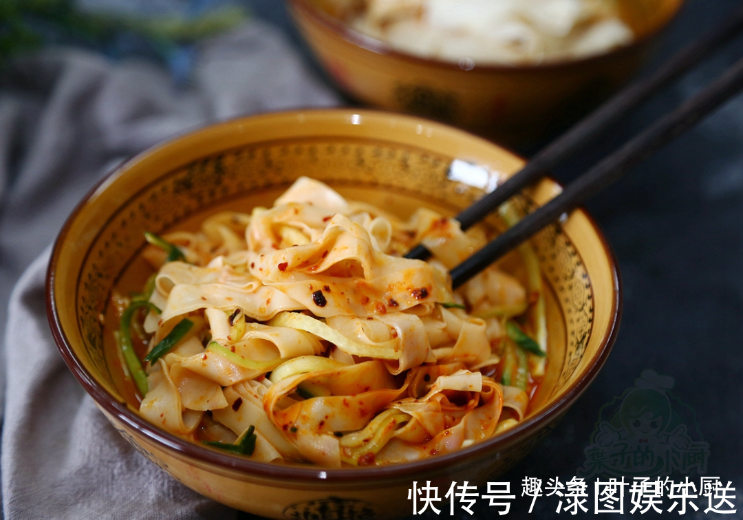 想吃|想吃凉皮太容易，教您一招，不洗面不摊皮，10分钟搞定，超好吃