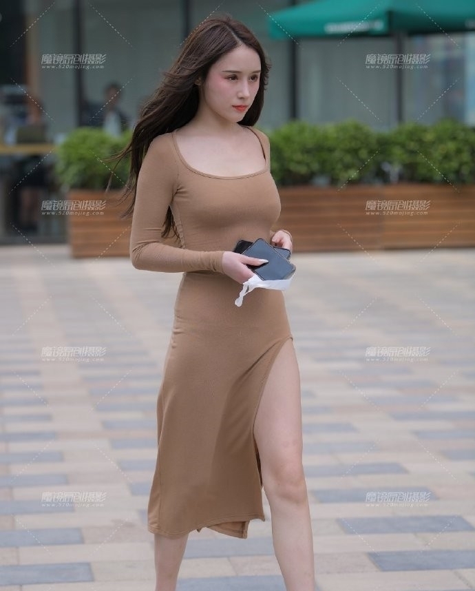 时尚|休闲感很强的连衣长裙,有贴身的设计,穿出干净利落的美