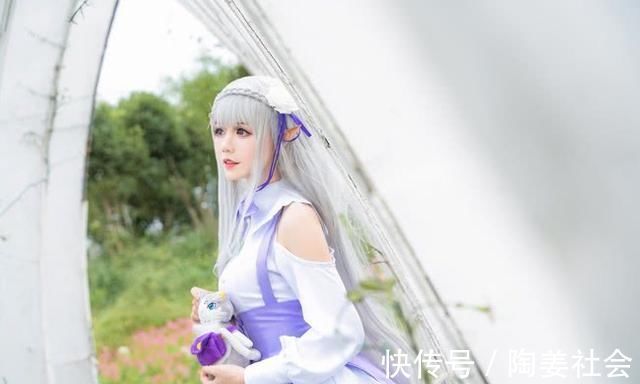cos|自COSER挑战“漫画腿”之后,又开始了“漫画腰”,网友却说不行