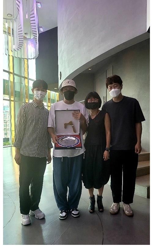 审议|歌手兼放送人卓在勋在SBS上半年节目评价审议中获得特别奖！