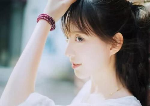 为啥有的女生从不长“黑头”坚持这3习惯，让你远离“草莓鼻”