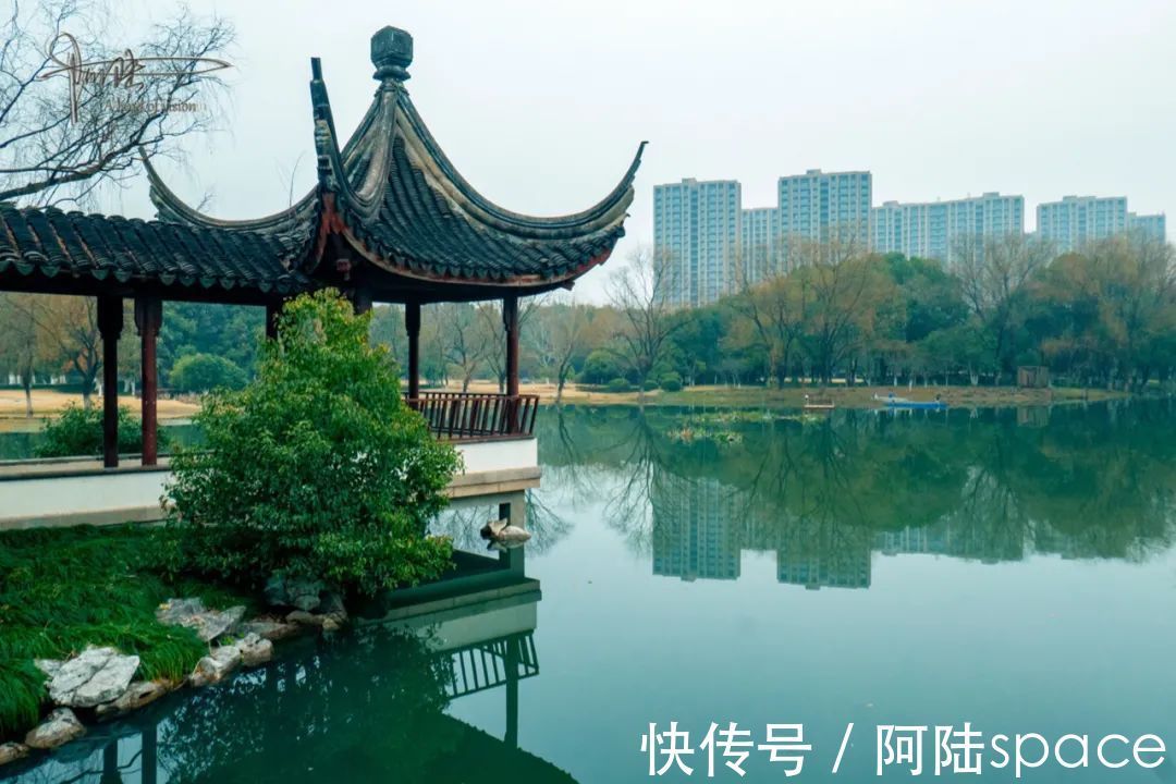 小矮房|这个生态公园的风景虽然美，但里面很多小木屋显然已经废弃多年