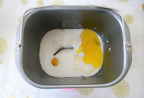 我家面包从来不买，用这个方法做，面包暄软醇香，久放不硬