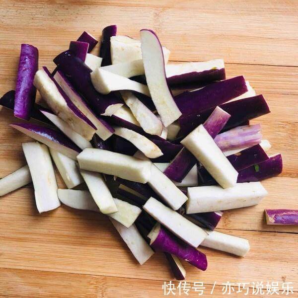 茄子还是这样做最好吃，孩子隔三差五吃，上桌就想抢光！