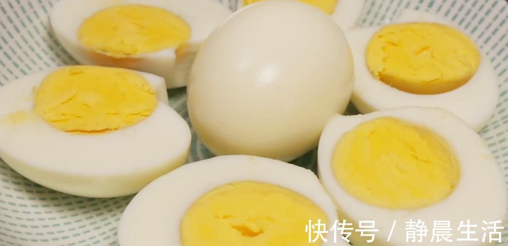鸡蛋不用水煮了，只需要1张纸，1分钟煮一锅，老嫩适中轻松剥壳