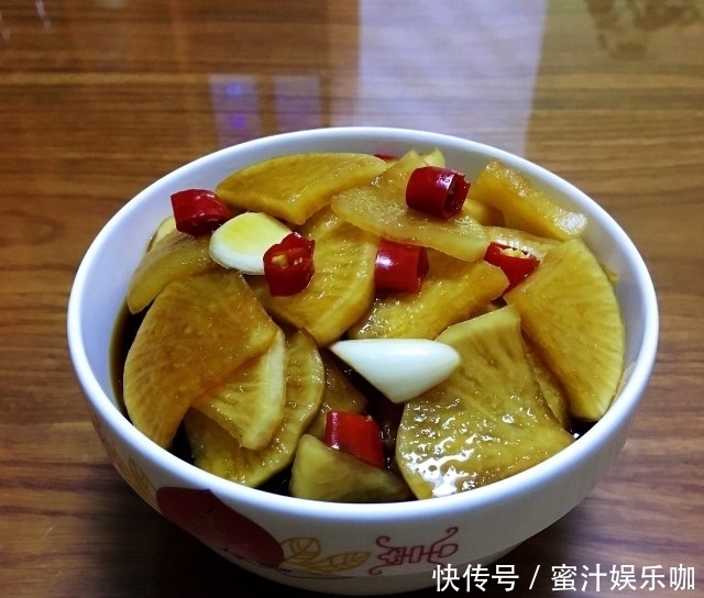 酱萝卜片，脆嫩爽口，佐粥棒极了