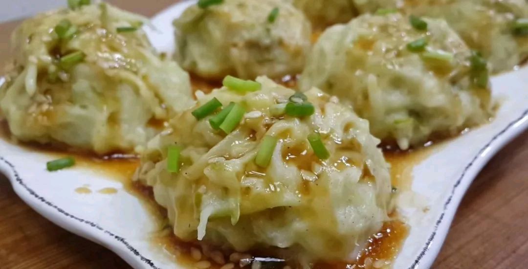 到吃萝卜的时候,我教你怎么做萝卜肉丸它们味道鲜美,但不油炸你吃得越多,它们就越香