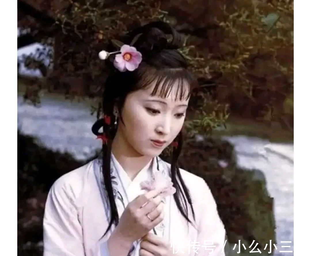 滴翠亭!反转黛玉和宝钗的情节,才能看清宝钗无端受赞美,黛玉无端受指责