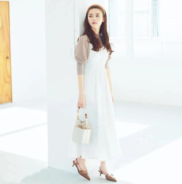 35岁日本姐姐追求质感和高级感，3个早春穿衣妙招，气质有品位！