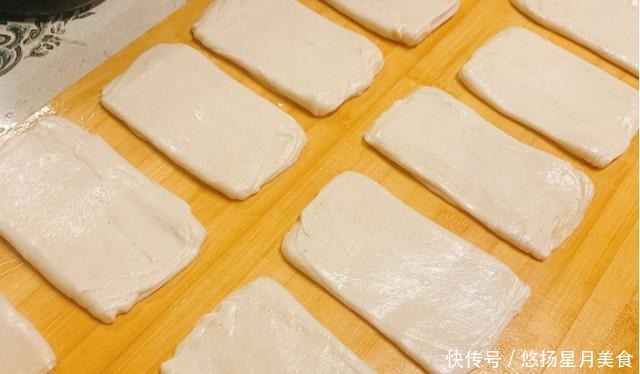 在家做香酥驴肉火烧,口感酥软适中,被其卤香味折服