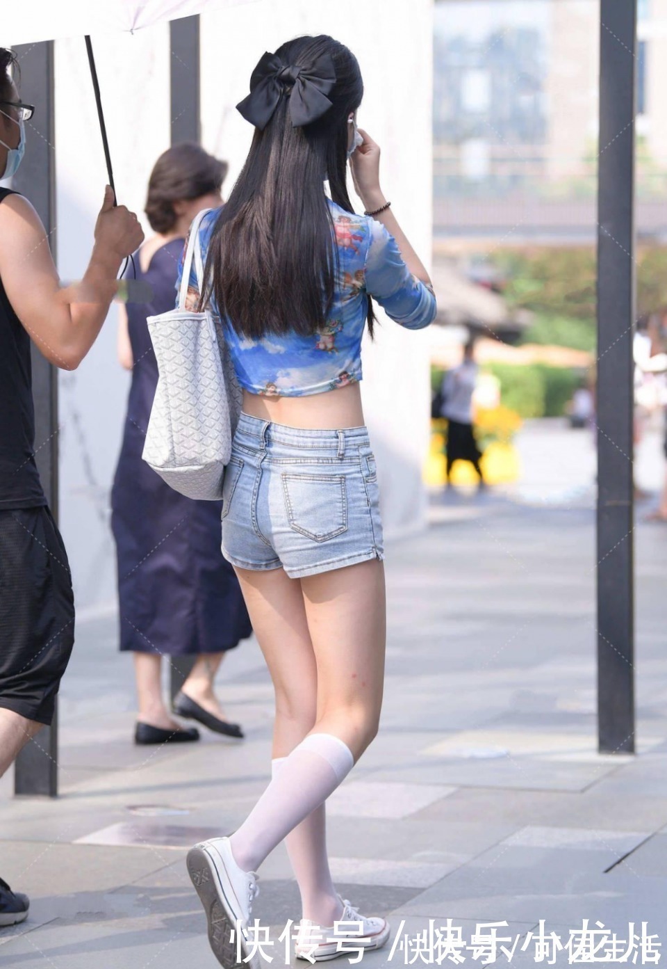 打底衫 时髦的网纱长袖衫，防晒又好看，很适合天气热的时候穿