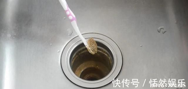 厨房|废旧牙刷剪短一半,放在厨房特别实用,一年能省几百元,涨知识了