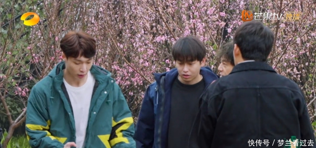 吃苦是作秀?《向往5》镜头扫到外卖盒饭,节目组对张艺兴太宠爱