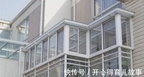 装修|有钱人封阳台都不用塑钢了,现在都流行的,台风天鸽来了都不