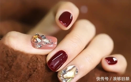 打底|新年美甲:怎能少得了''果冻''与''金色魅影'',让你的手大放异彩