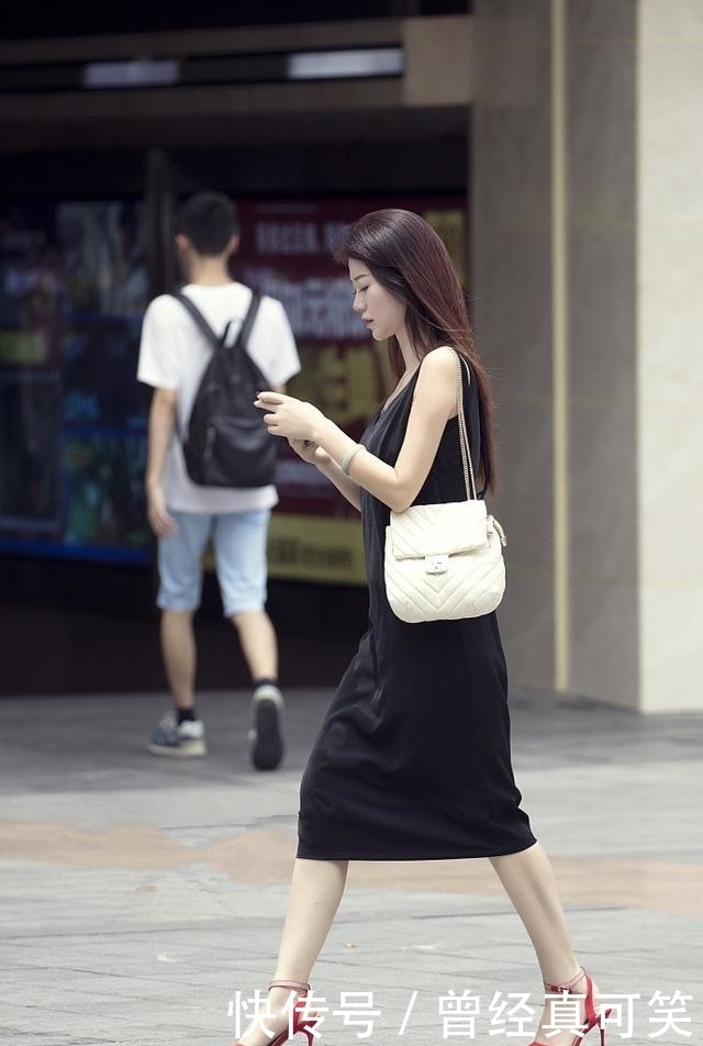 独有|街拍:美女一身装扮处处都散发着独有的柔和之气,非常好看