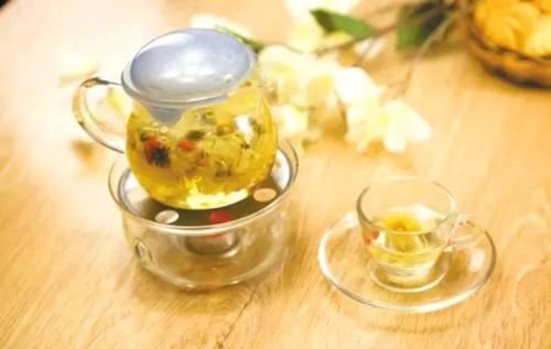 菊花的“黃金搭檔”是它，搭配著泡水喝，眼睛不干澀，肝也變凈了