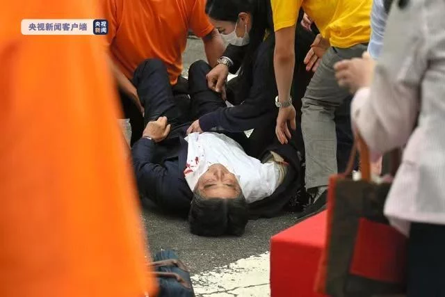 安倍晋三已经没有生命体征：在上救护车时还有意识