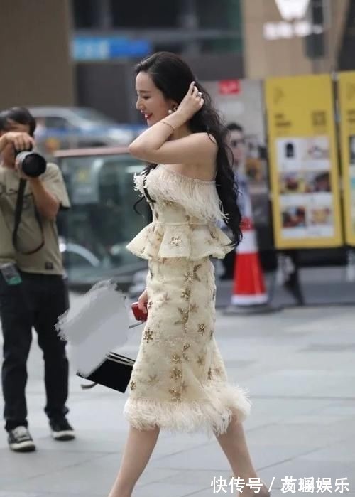 穿搭 气质分为两部分,一部分是天生的,另一部分需要你的穿搭来体现