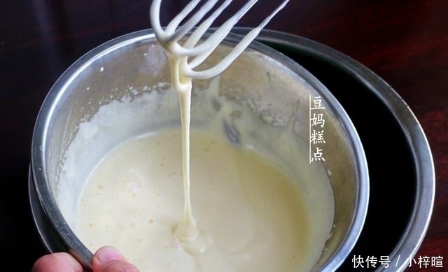 蛋黄小饼干|不用一滴油,教你做鸡蛋小饼干,只需3种食材,口口香又酥