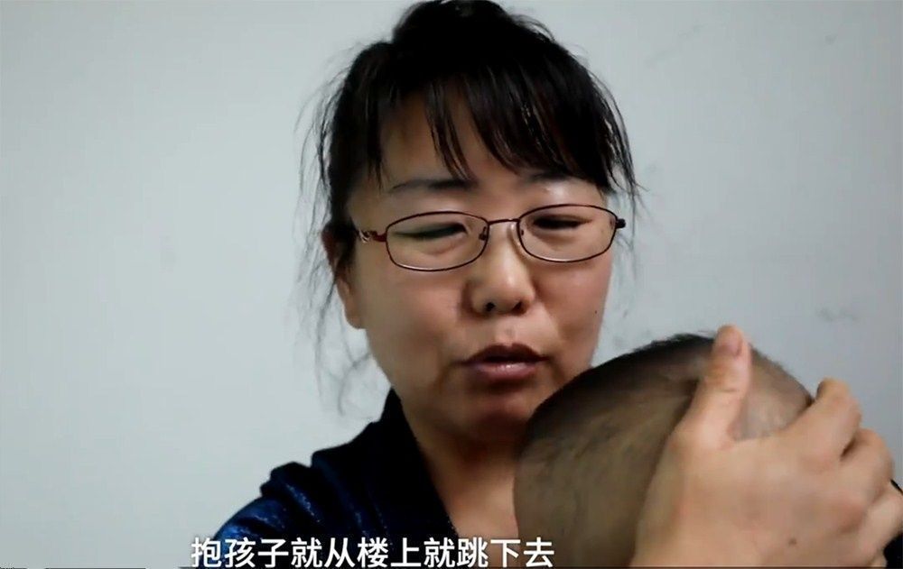 七个月|47岁妈妈坚持生二胎，意外早产又查出患白血病：对不起大儿子