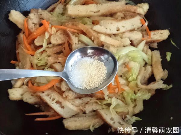 适量|鸡蛋别再煎着吃啦,教你一个新吃法,美味解饱,比摊鸡蛋好吃百倍