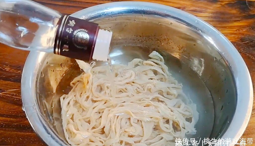 想吃灌香肠的要收藏,教你秘制做法,一次做10斤,香肠鲜香又入味